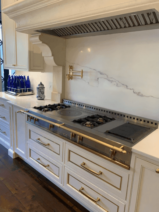 Gas stove with marbel back splash